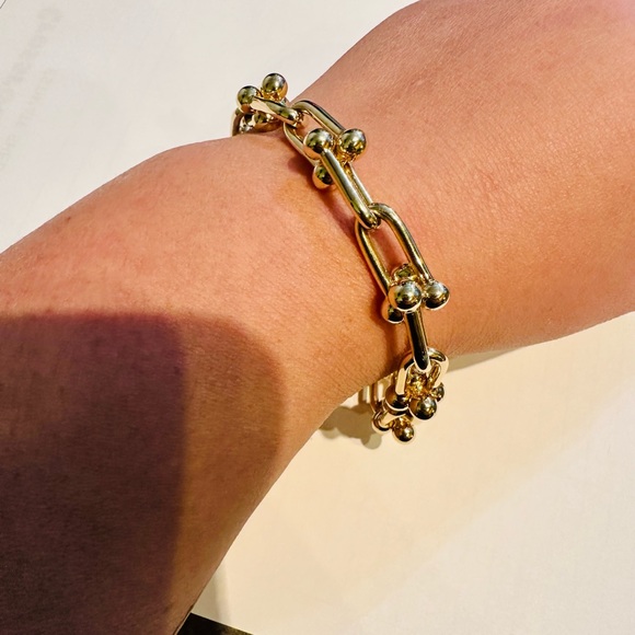 18k real gold chunky hardware bracelet. Size 8” weight is 17.65 grams SOLD - Picture 3 of 4